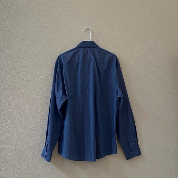 VINTAGE Material London Long-Sleeve Button-Down - Picture 3 of 4